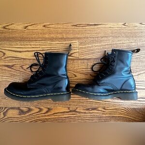 Dr. Martins Air Waves Womens6 Mens 5